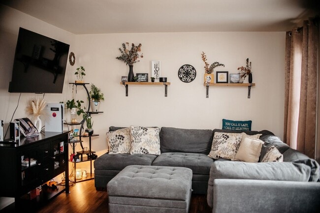 Photo - 16 Cranfield Ct