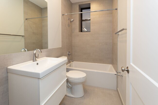 Photo - 3521 N Wilton Ave Unit 3525-1F