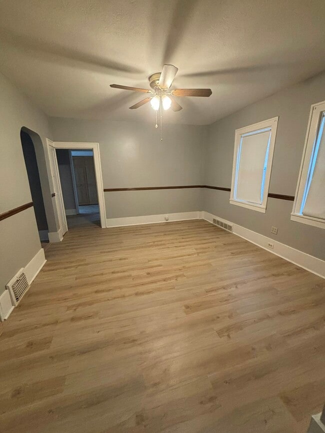 Photo - 2096 Halstead Ave