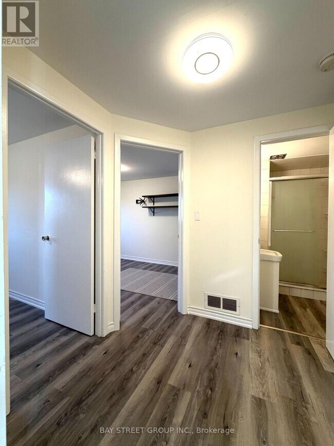 Photo - 445 Harcourt Dr