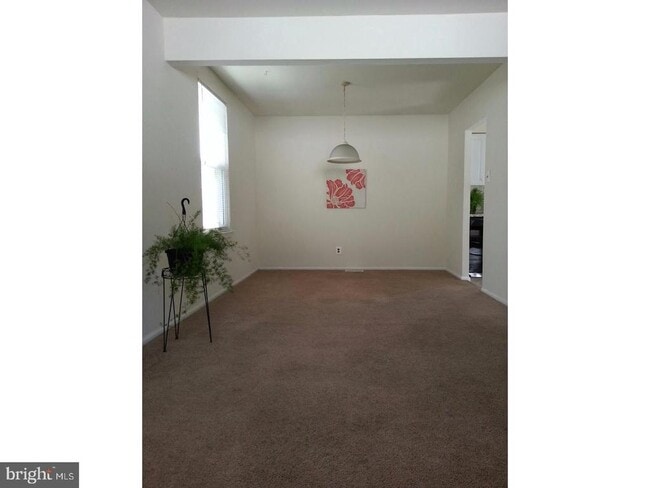 Photo - 210 Ellis St