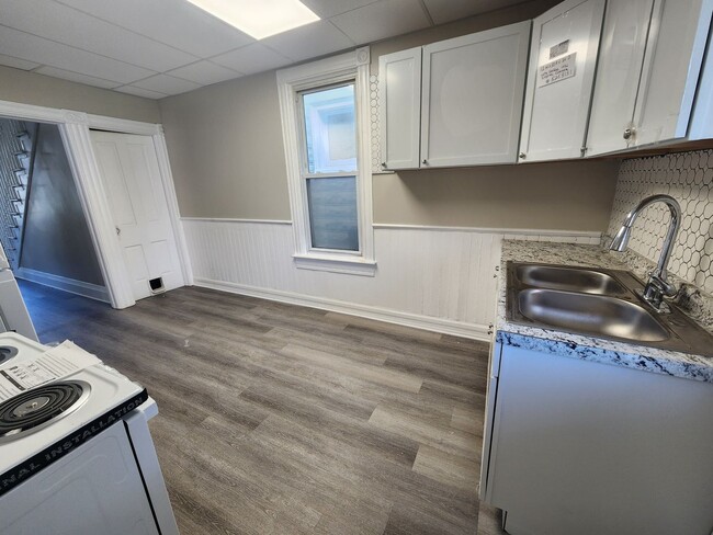 Photo - 550 E Queen St