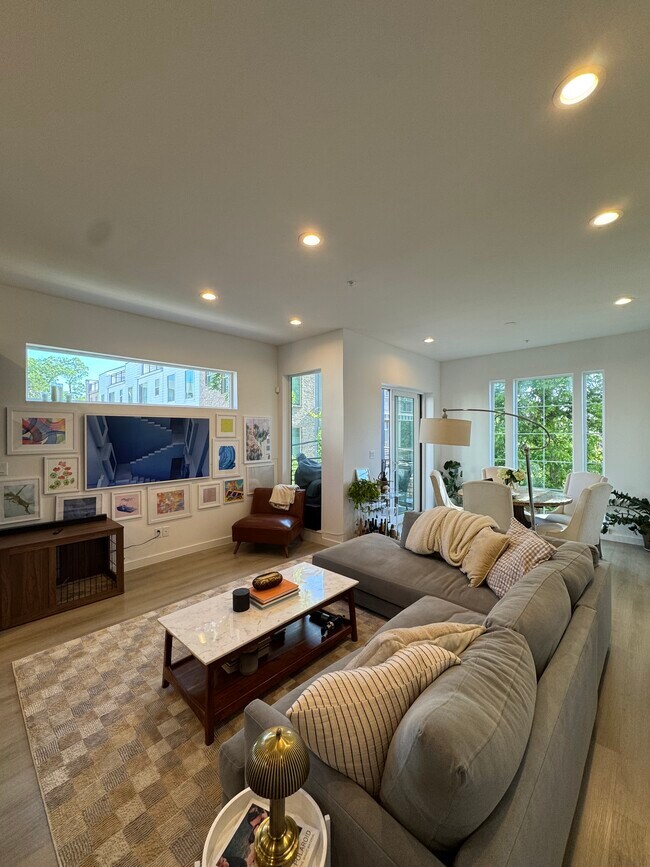 Photo - 419 W 9th St Townhome
