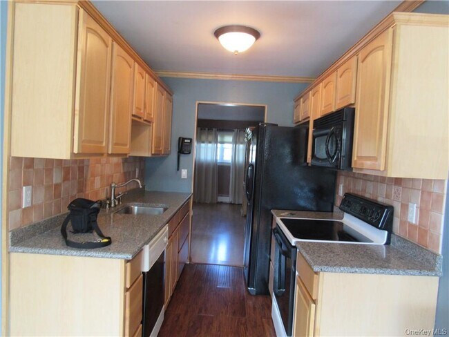 Photo - 105 Sarah Ln