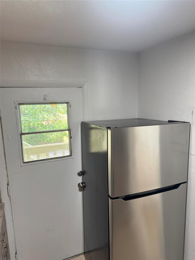 Photo - 770 NE 128th St Unidad 301