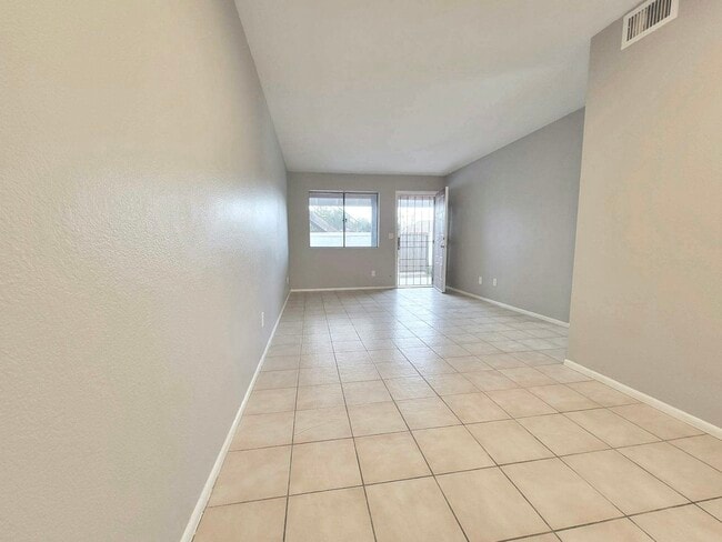 Photo - 2704 N Salem Unit 102