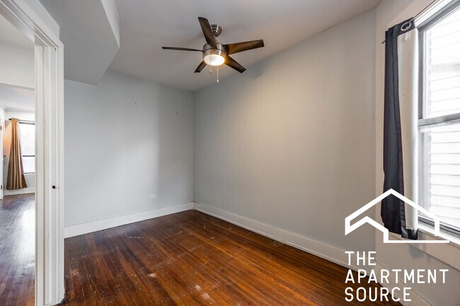 Photo - 3716 W Belmont Ave Unidad 2