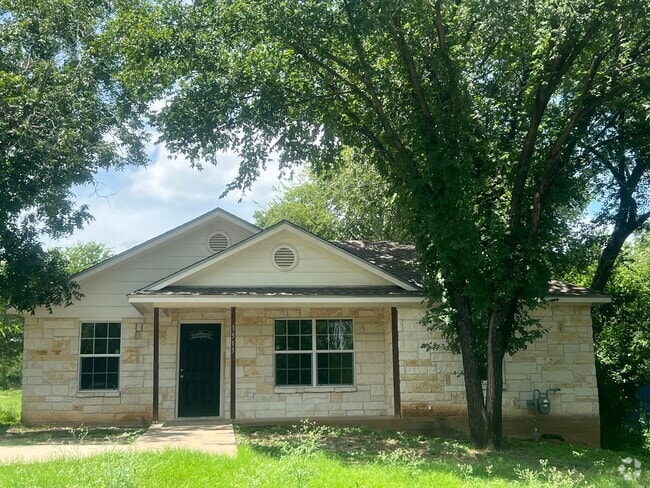 Building Photo - Waco 3/2 Home