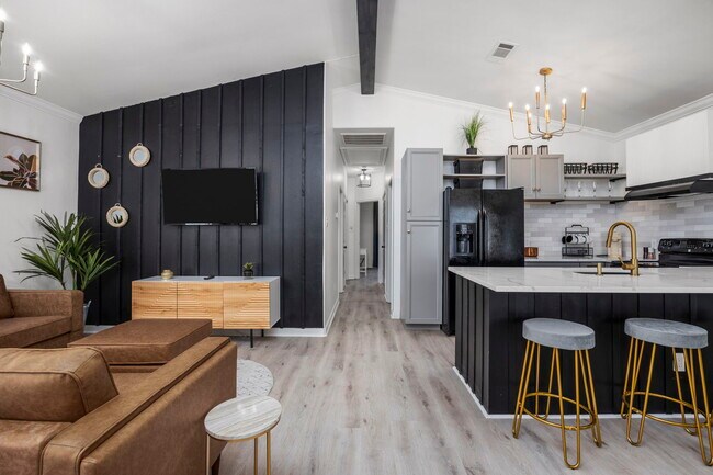 Photo - 4321 Coke St