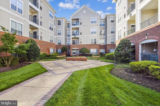 Photo - 4860 Eisenhower Ave Unit 297