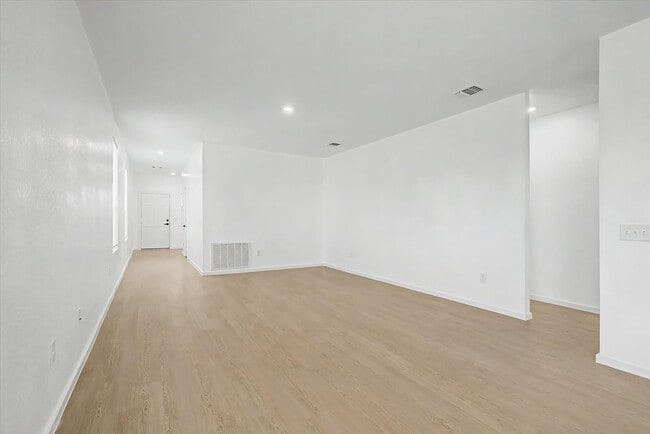 Photo - 511 Louis Ln