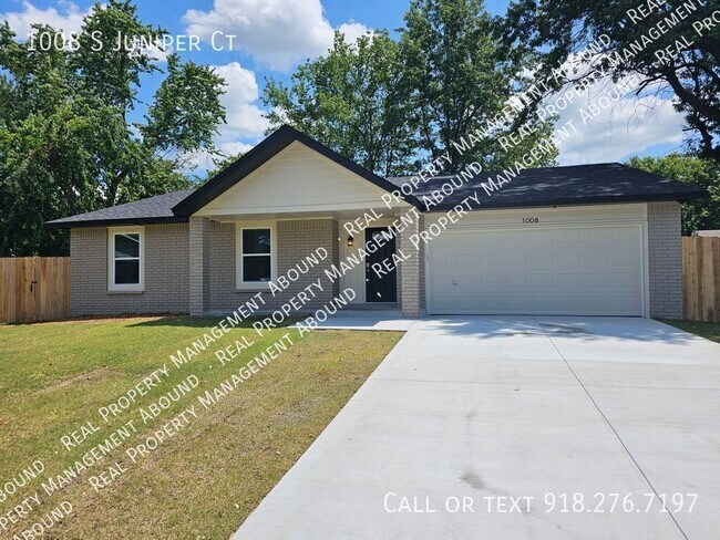 Photo - 1008 S Juniper Ct