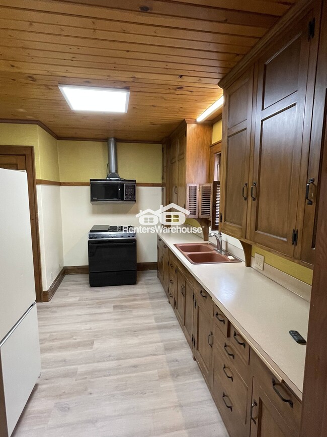 Photo - 826 1st St NW