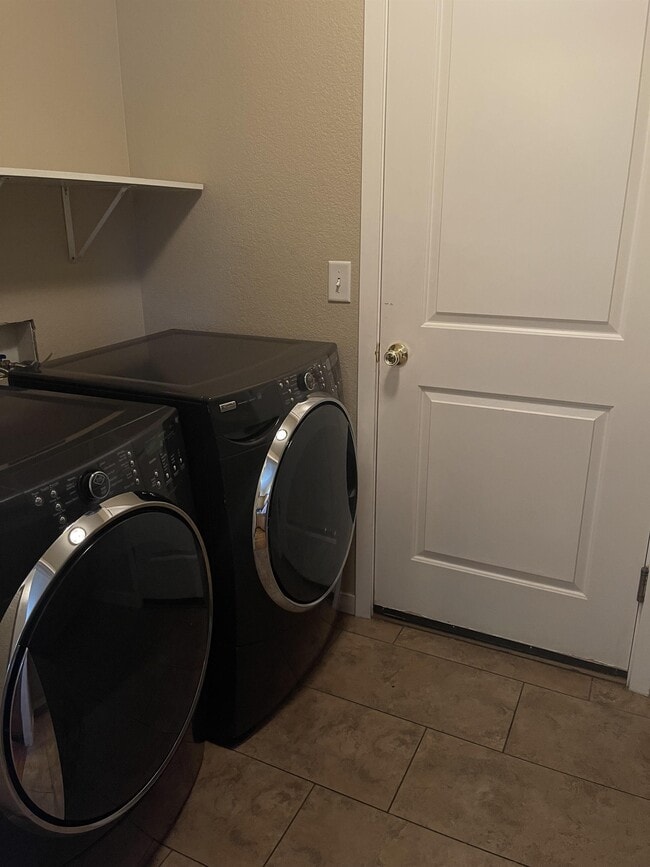 Photo - 2821 Rigden Pkwy