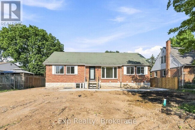 Photo - 372 Major St