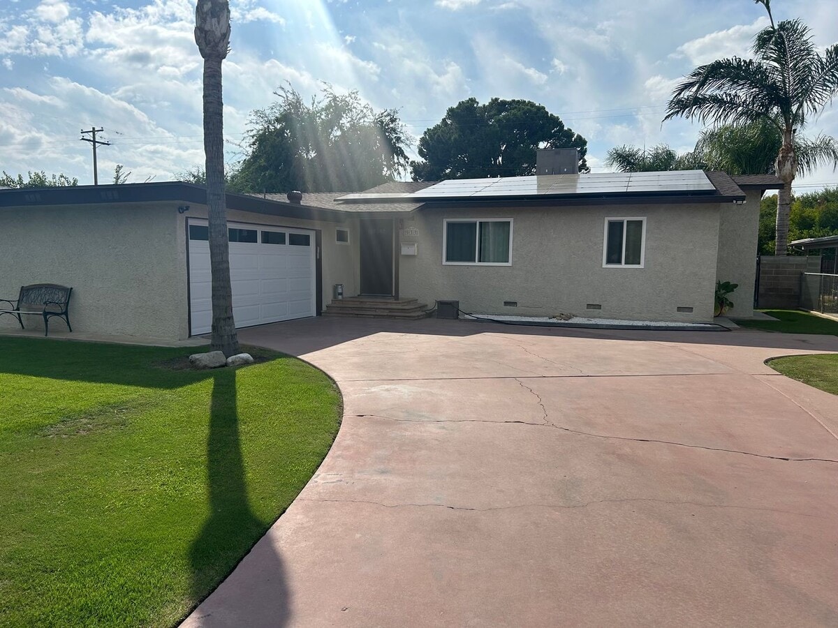 Super Clean 3 Bedroom Home with RV Parking - Super Clean 3 Bedroom Home with RV Parking