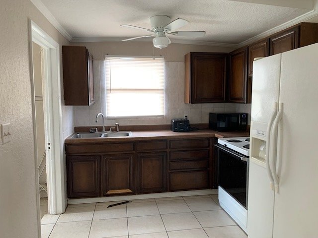 Photo - St Petersburg, SFH 3 beds/1 bath Laundry inside