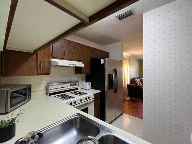 Photo - 913 New Bedford Dr