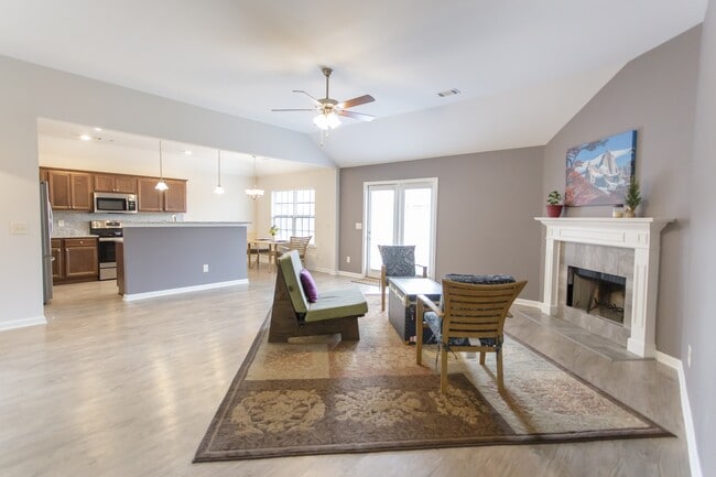 Photo - 1128 Honeysuckle Dr