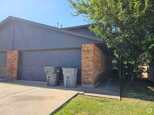 Building Photo - 4032 NW Ozmun Ave Unit B Rental