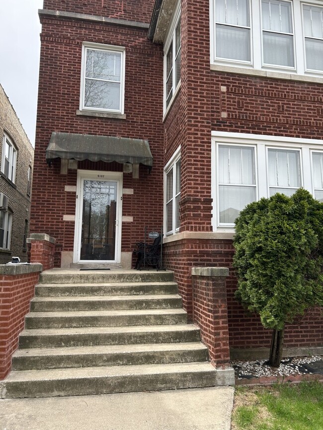 Building Photo - 5107 W Cullom Ave Rental