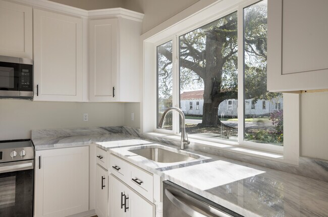 Photo - 306 W Taft St Unit B