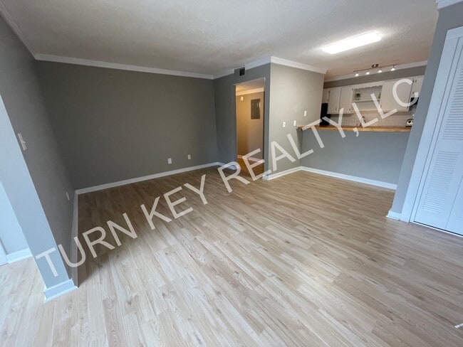 Photo - 408 Skyview Dr