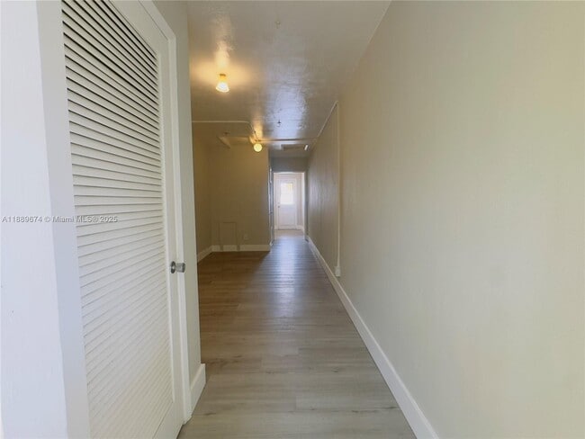 Building Photo - 4317 NE 21st Ave Unit 9