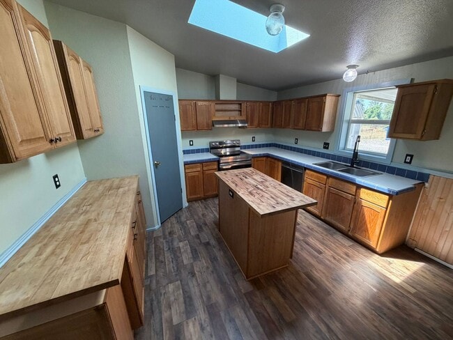 Building Photo - **MOVE IN SPECIAL** 2.5 Acres with Barn across from Lacomb School!