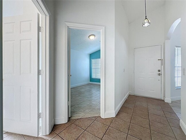 236 Queen Mary Dr