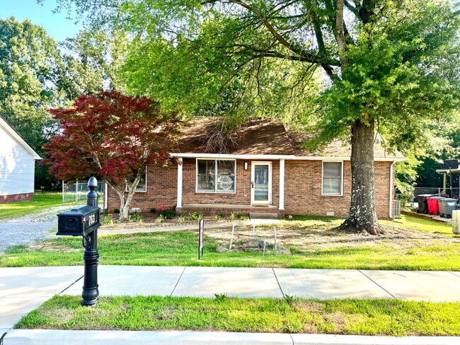 Photo - 763 Needmore Rd