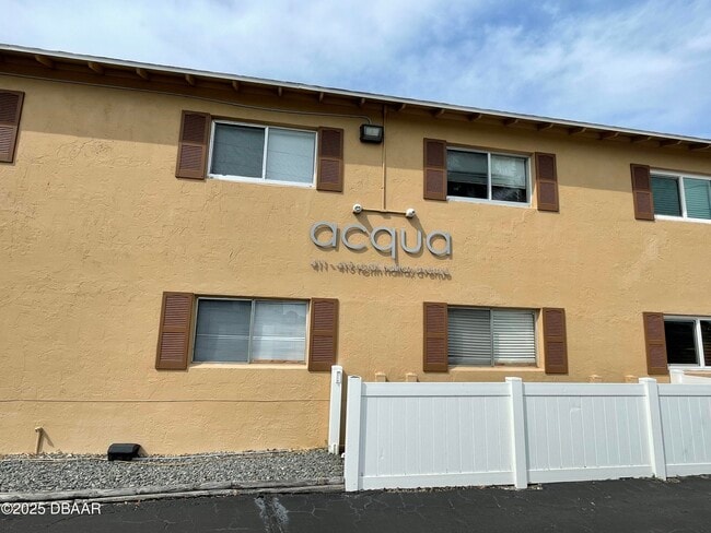 Building Photo - 411 N Halifax Ave Unit 106