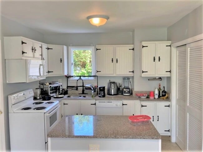 Building Photo - 1912 S Glebe Rd