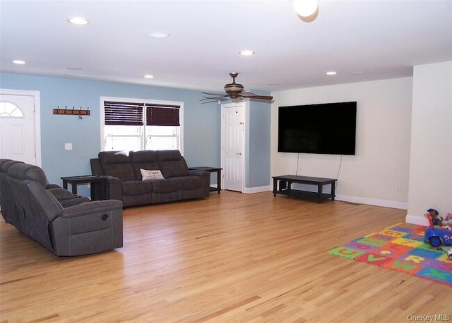 Photo - 100 Lake Promenade