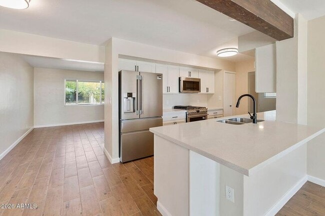 Photo - 539 W 17th St