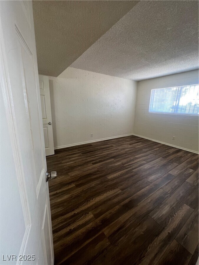 Photo - 595 S Royal Crest Cir Unidad 20