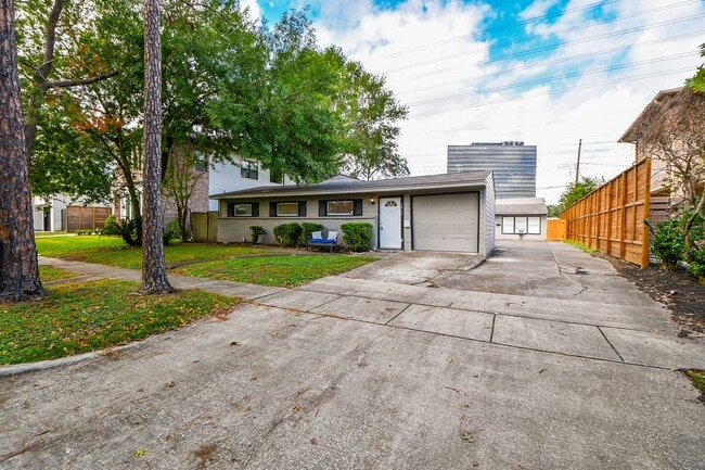 Building Photo - 3914 Childress St Rental