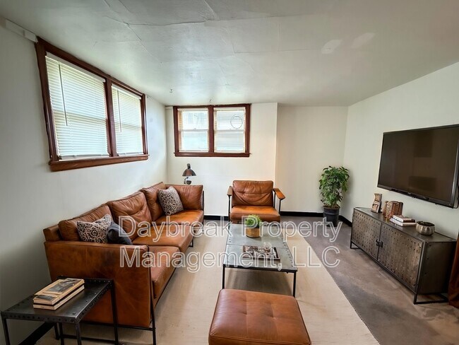Building Photo - 709 4th St S Rental