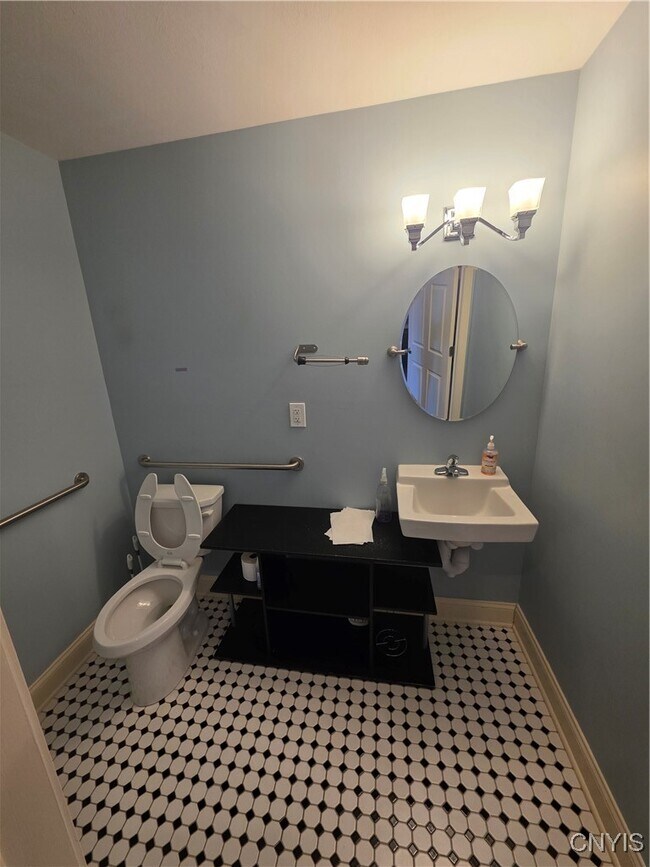 Photo - 807-13 N Salina St