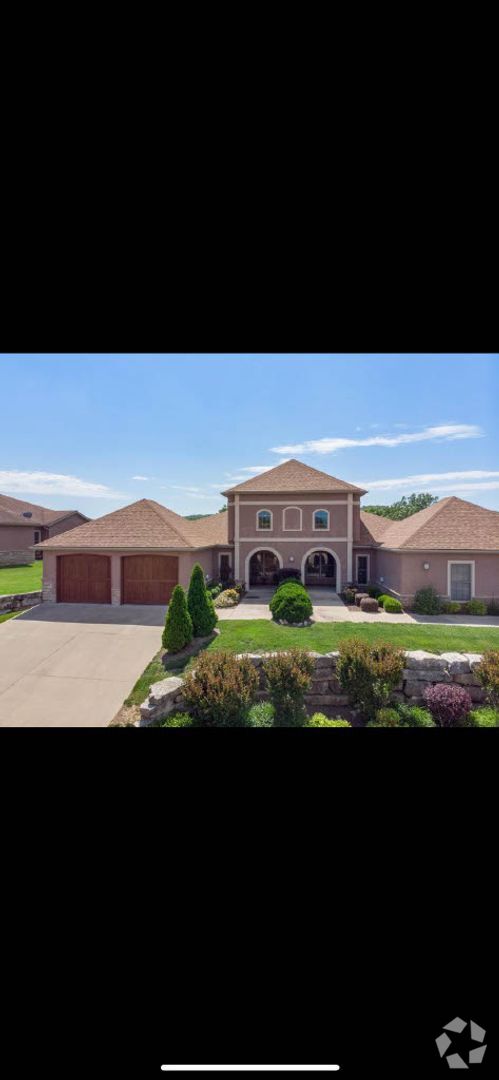 Building Photo - AWESOME PATIO HOME IN BRANSON CREEK