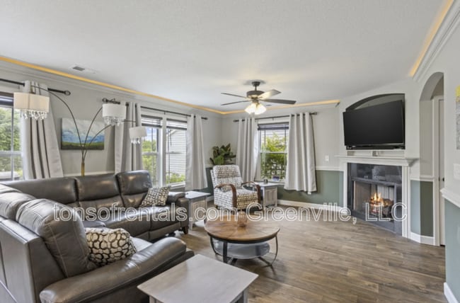 Photo - 679 Spartan Commodor Ln