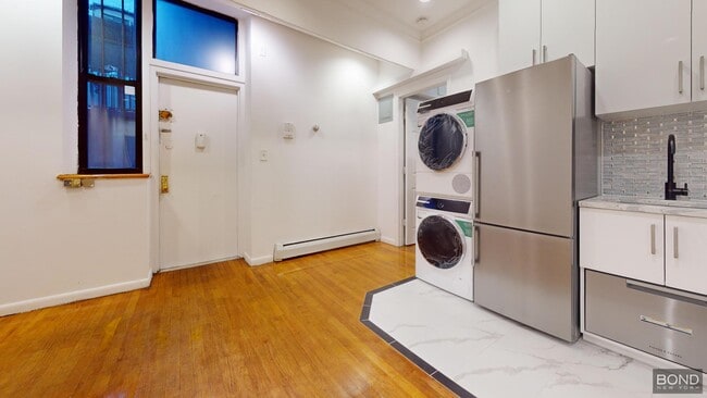 Building Photo - 237 E 5th St Unit 1b Rental