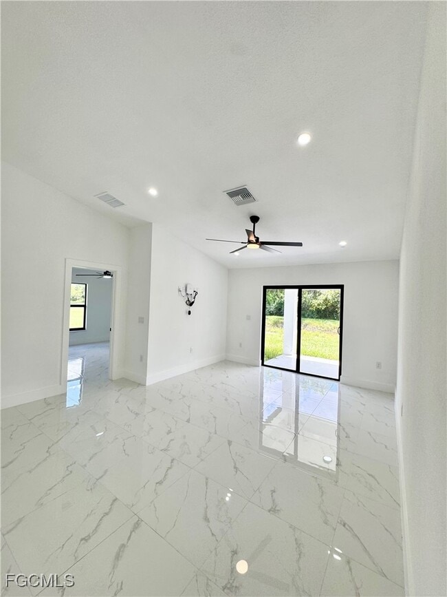 Photo - 668 Chemstrand St E