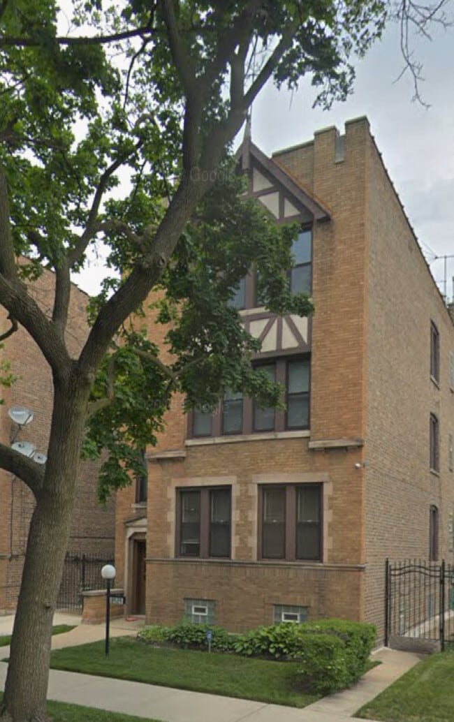 Building Photo - 8929 S Blackstone Ave Unit 3rd Floor Rental