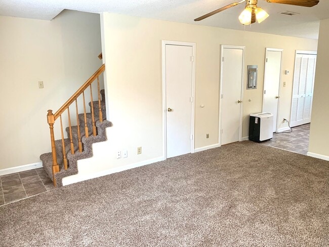 Photo - 231 Winters Ct Unidad Apt B