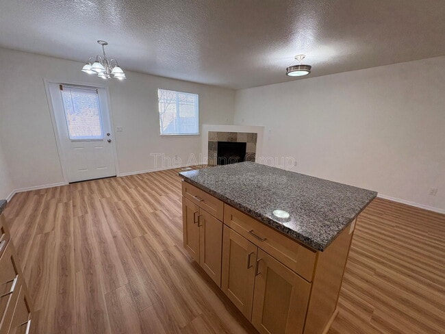 Photo - 210 NW Connell Ave