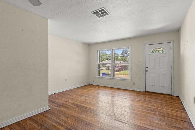 3404 Leland Ave