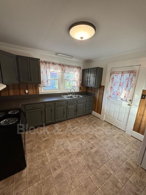 Photo - 524 W Wainman Ave