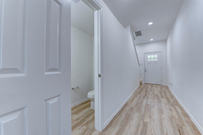 Photo - 8203 Woodlyn Rd
