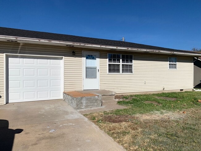 Building Photo - 3037-3039 W 15th St Unit 3037 W 15th St Joplin, MO 64801